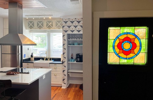 Monte Vista House | 1 BR back house w/chef's kitchen near downtown