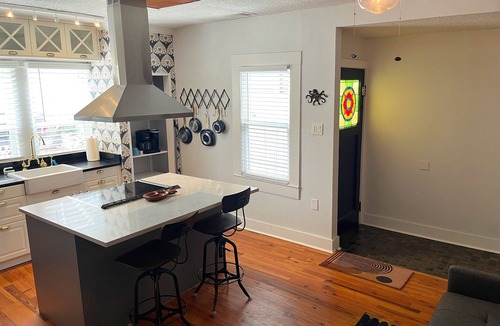 Monte Vista House | 1 BR back house w/chef's kitchen near downtown