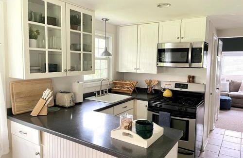 Penfield House | 1 Br Cottage Convenient Location