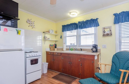 Kure Beach Apartment | 1 BR Efficiency in Private Historic Motel w pool!