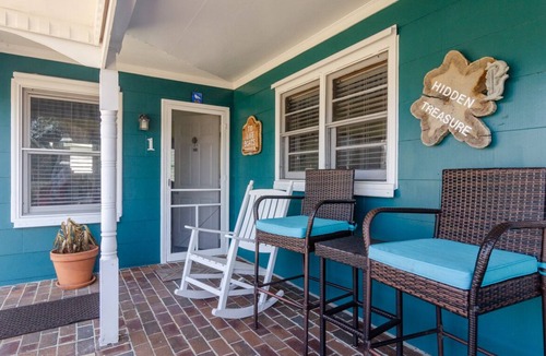 Kure Beach Apartment | 1 BR Efficiency in Private Historic Motel w pool!