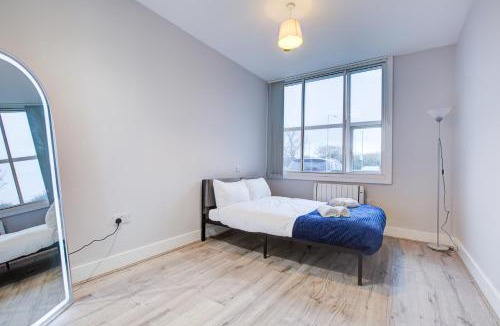 Harlington Apartment | 1 BR Flat - 6 Mins From Heathrow Airport - Flat 14