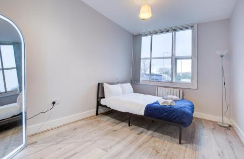 Harlington Apartment | 1 BR Flat - 6 Mins From Heathrow Airport - Flat 14