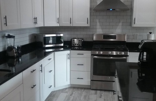 Sevierville Apartment | 1 BR FULL KITCHEN starting at $99nMOUNTAIN VIEWS, PET FRIENDLYn on 4 ACRES!n