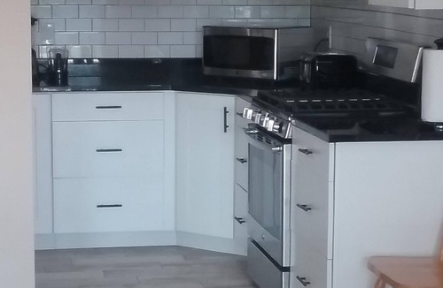 Sevierville Apartment | 1 BR FULL KITCHEN starting at $99nMOUNTAIN VIEWS, PET FRIENDLYn on 4 ACRES!n