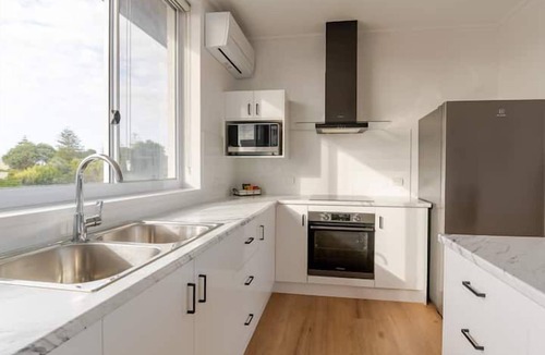 Glenelg South Apartment | 1 BR Oceanview - Glenelg South