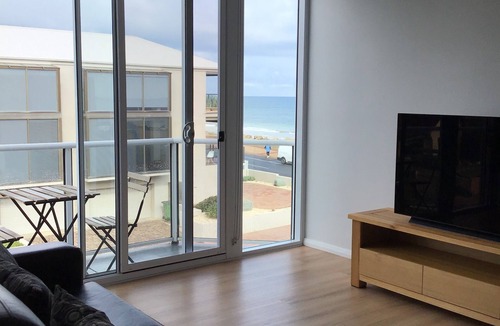 Glenelg South Apartment | 1 BR Oceanview - Glenelg South