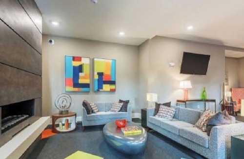 Downtown Apartment | 1 BR Rental Unit* W/Skyline View* Free Parking