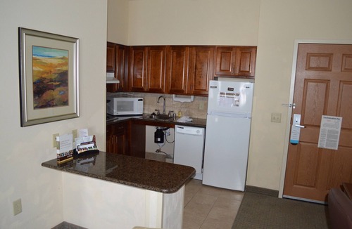 Oconomowoc Apartment | 1-BR Suite With Two Double Beds & Full Kitchen