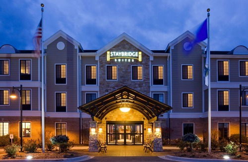 Oconomowoc Apartment | 1-BR Suite With Two Double Beds & Full Kitchen