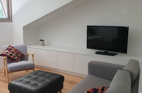 Glebe Apartment | 1 BR unit with leafy outlook & dedicated workspace