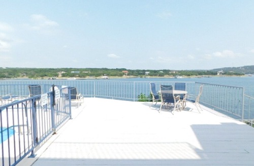 Briarcliff Apartment | 1 BR Waterfront Condo with lake access, pool & hot tub