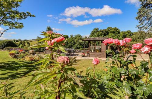 Grassington House | 1 Bridge End & Garden