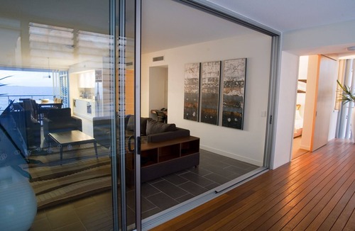 Nelly Bay Apartment | 1 Bright Point Apartment 5201