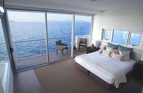 Nelly Bay Apartment | 1 Bright Point Apartment 5201