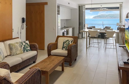 Nelly Bay Apartment | 1 Bright Point Apartment 2303