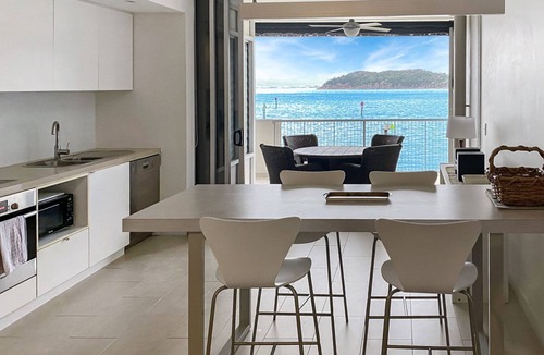 Nelly Bay Apartment | 1 Bright Point Apartment 2303