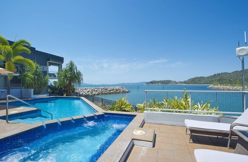 Nelly Bay Apartment | 1 Bright Point Apartment 2303