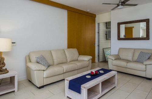 Nelly Bay Apartment | 1 Bright Point Apartment 1401