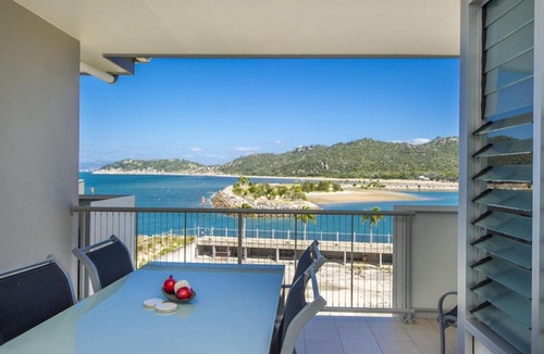 Nelly Bay Apartment | 1 Bright Point Apartment 1401