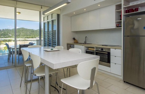 Nelly Bay Apartment | 1 Bright Point Apartment 1401