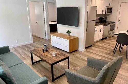 Harbordale Apartment | #1 - Centrally Located!