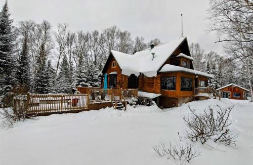 Riviere-Rouge Ski Chalet | 1- Chalet en bois rond Bouleau