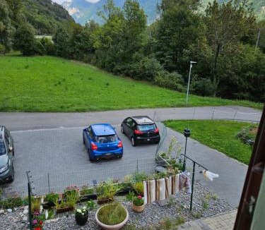Vernayaz House | 1 chambre jaune dans une maison privé