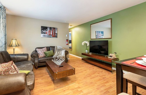 Ahuntsic-Cartierville Apartment | 1 - CHIC DESIGNER LOVELY BEAUTIFUL COZY FLAT 1BDR