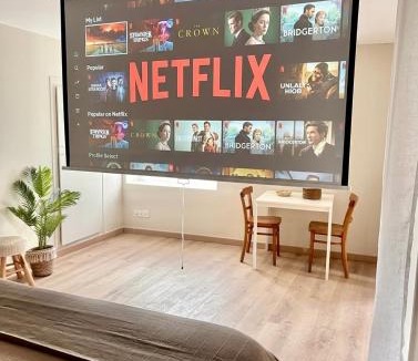 Saint-Cyr Apartment | 1-Cinema apartment 10 min from Futuroscope