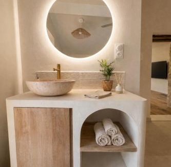 Saint-Cyr Apartment | 1-Cinema apartment 10 min from Futuroscope