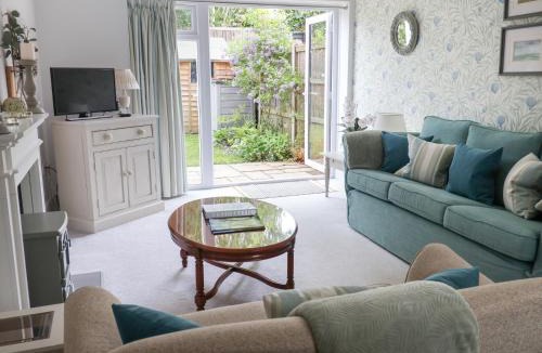 Long Melford House | 1 Coconut Cottage, Long Melford