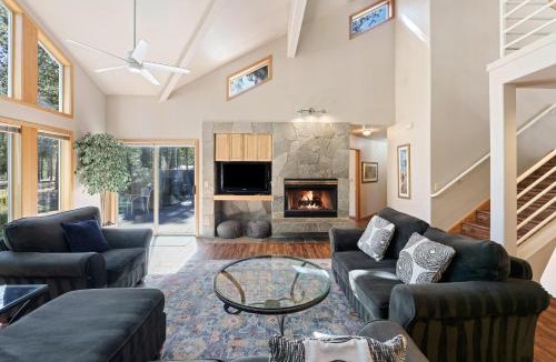 Sunriver House | 1 Colonial