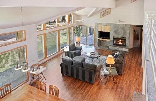 Sunriver House | 1 Colonial