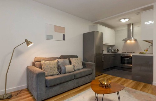 Camden Town Apartment | 1 CT - Olivia Suite · Deluxe Central London Camden Apartment