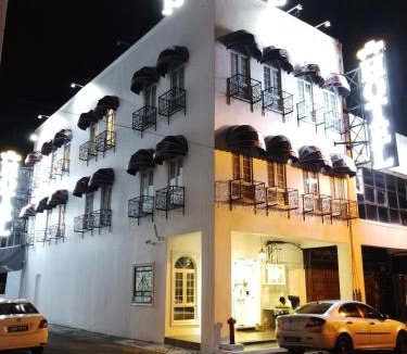 Taman Perdana Hotel | 1 Day Car Hotel Station 18