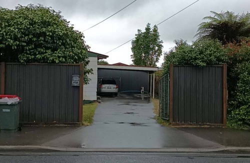 Rotorua Ski Chalet | 1 Double and 1 single Bed unit B