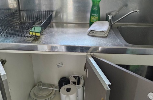 Epsom Ski Chalet | 1 double and 1 sofa bed Garden Chalet