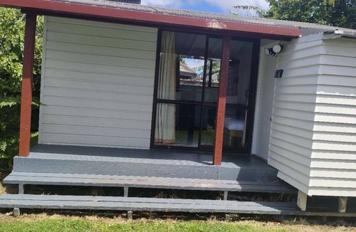 Epsom Ski Chalet | 1 double and 1 sofa bed Garden Chalet