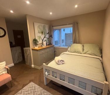 Plympton Apartment | 1 double bed studio with private access and parking
