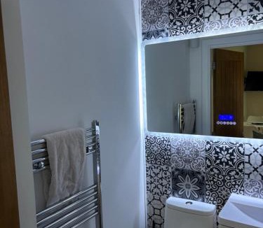 Plympton Apartment | 1 double bed studio with private access and parking