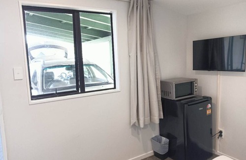 Kawaha Point Ski Chalet | 1 Double Beds Studio 95 Aquirus Drive