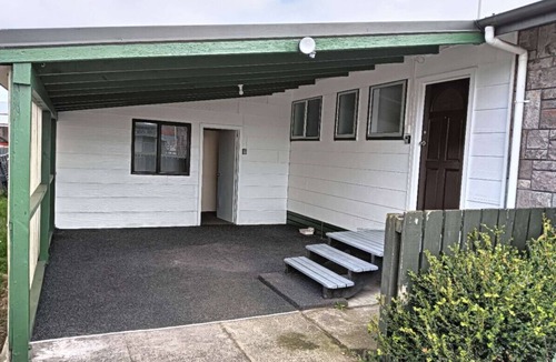 Kawaha Point Ski Chalet | 1 Double Beds Studio 95 Aquirus Drive