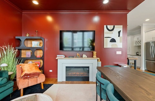Near West Side Apartment | 1 Free Parking, Gym, Balcony, Sleeps 10