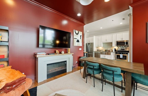 Near West Side Apartment | 1 Free Parking, Gym, Balcony, Sleeps 10