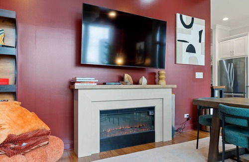 Near West Side Apartment | 1 Free Parking, Gym, Balcony, Sleeps 10