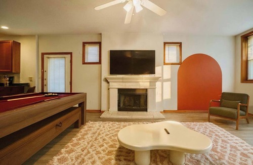Wicker Park Apartment | 1 Free Parking, Sleeps 10