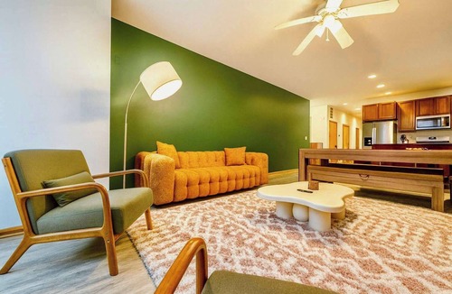 Wicker Park Apartment | 1 Free Parking, Sleeps 10