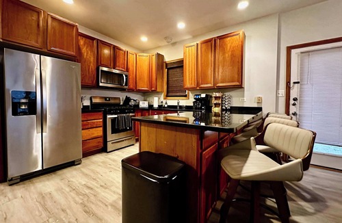 Wicker Park Apartment | 1 Free Parking, Sleeps 10