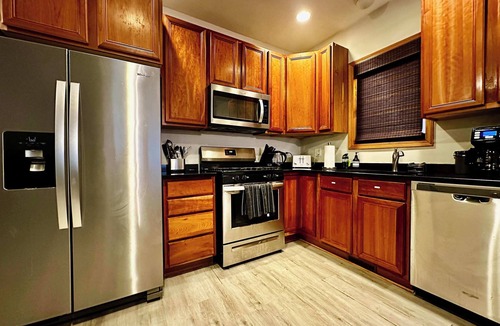 Wicker Park Apartment | 1 Free Parking, Sleeps 10